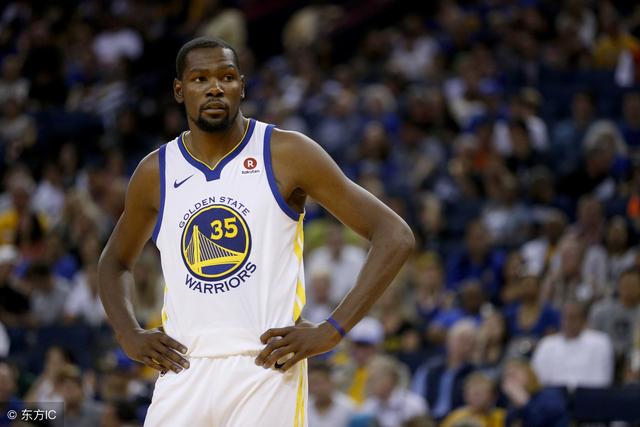 伊朗动荡局势下 伊朗女足比出和平手势