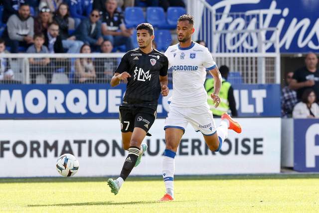 哈利伯顿24分字母利拉德缺阵 步行者擒雄鹿3-1